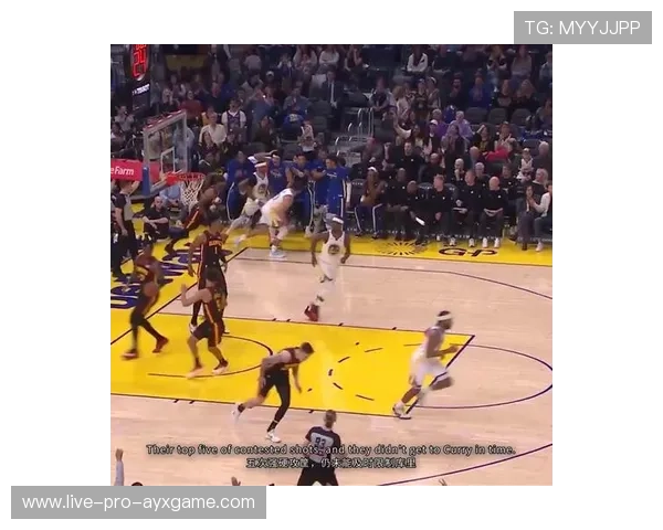 库里无球拉扯，金州勇士空间被彻底打开