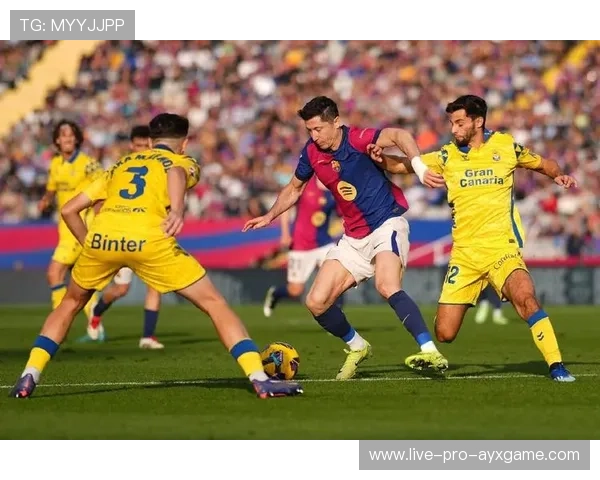 拉菲尼亚中路穿插破门巴萨庆祝