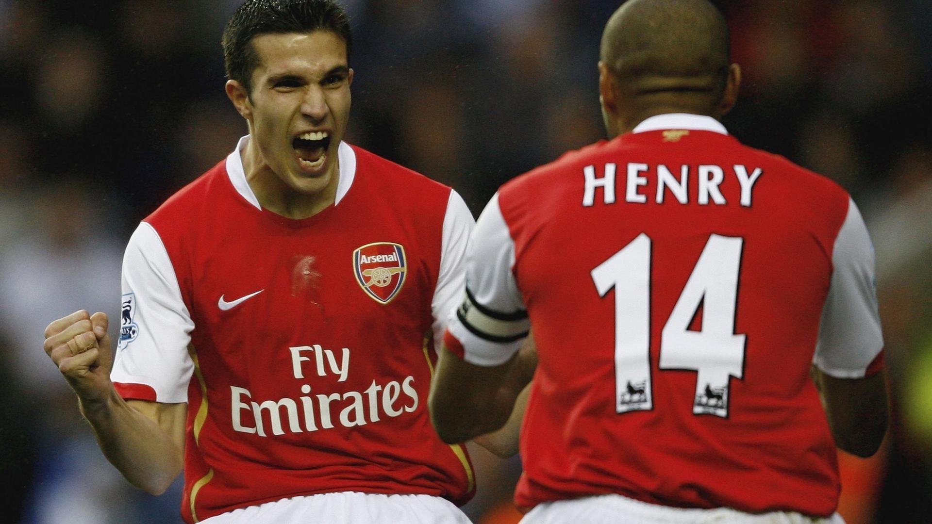 中国足球中场多点发起战术对比,当今足球中场